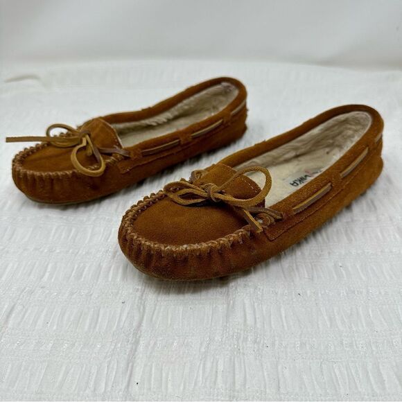 Minnetonka Moccasins- Size 6.5 - Picture 1 of 10